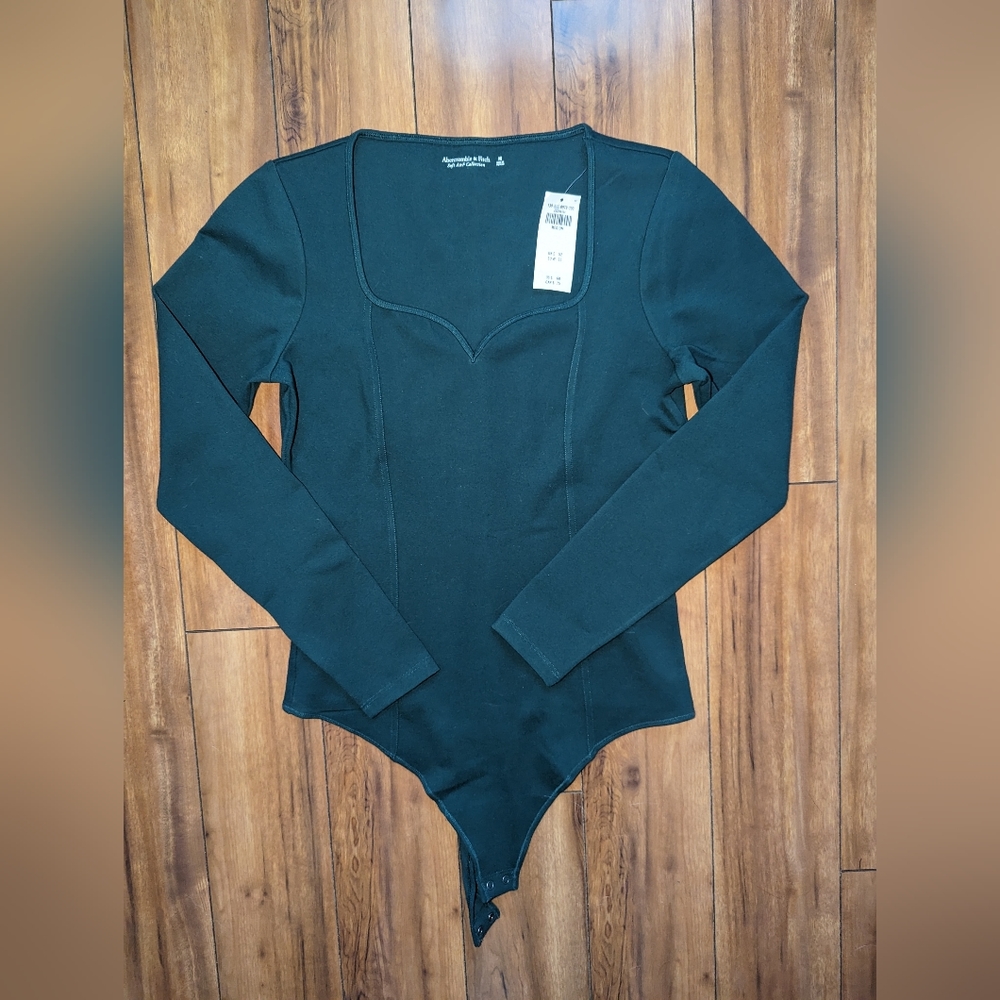 NWT Abercrombie & Fitch long sleeve ponte sweetheart neck bodysuit size medium